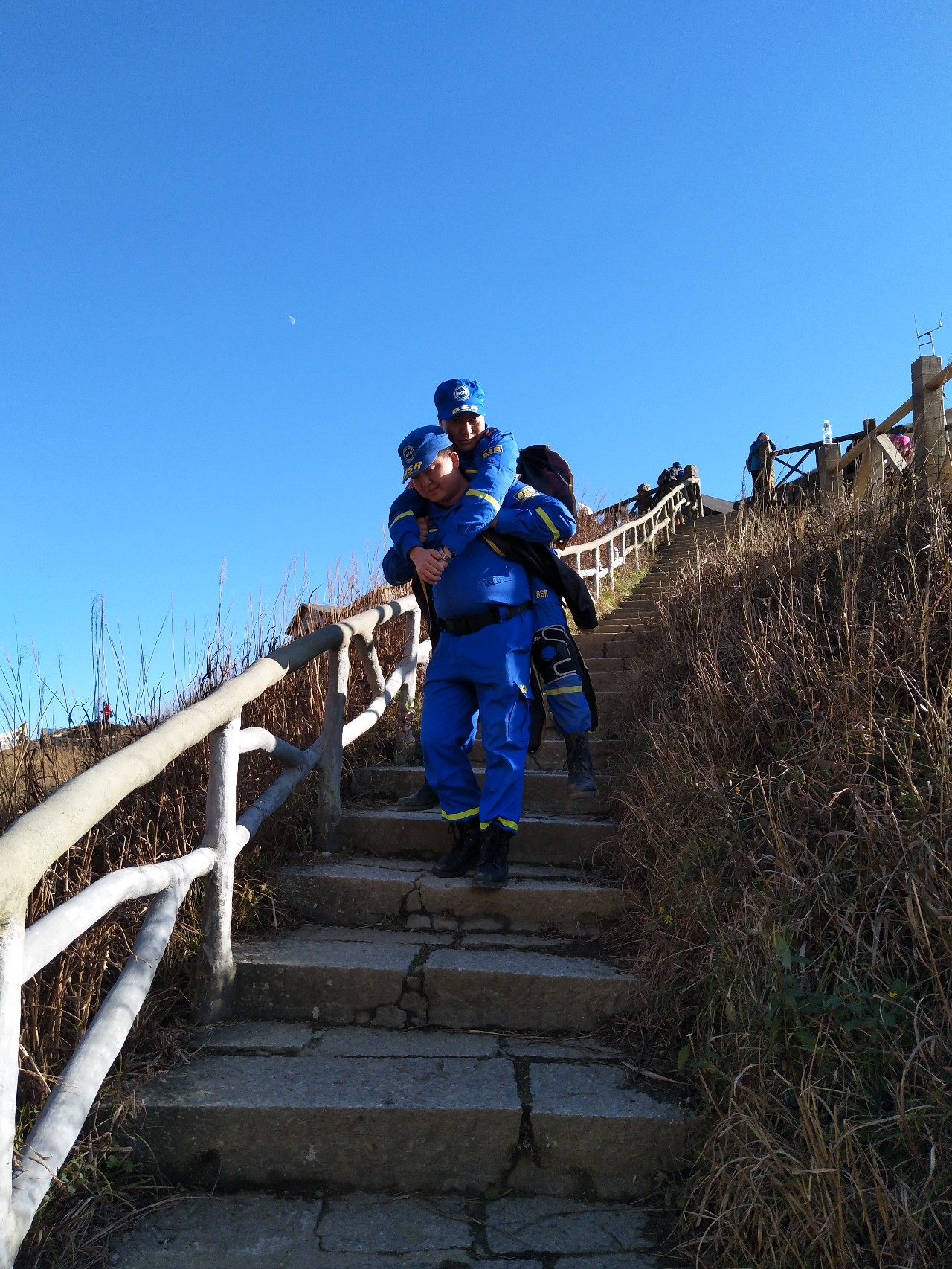 关于江汉暴熊队对阵江汉雪豹队，田径巡回赛爆冷，门将神扑救主——定海神针仍在的信息