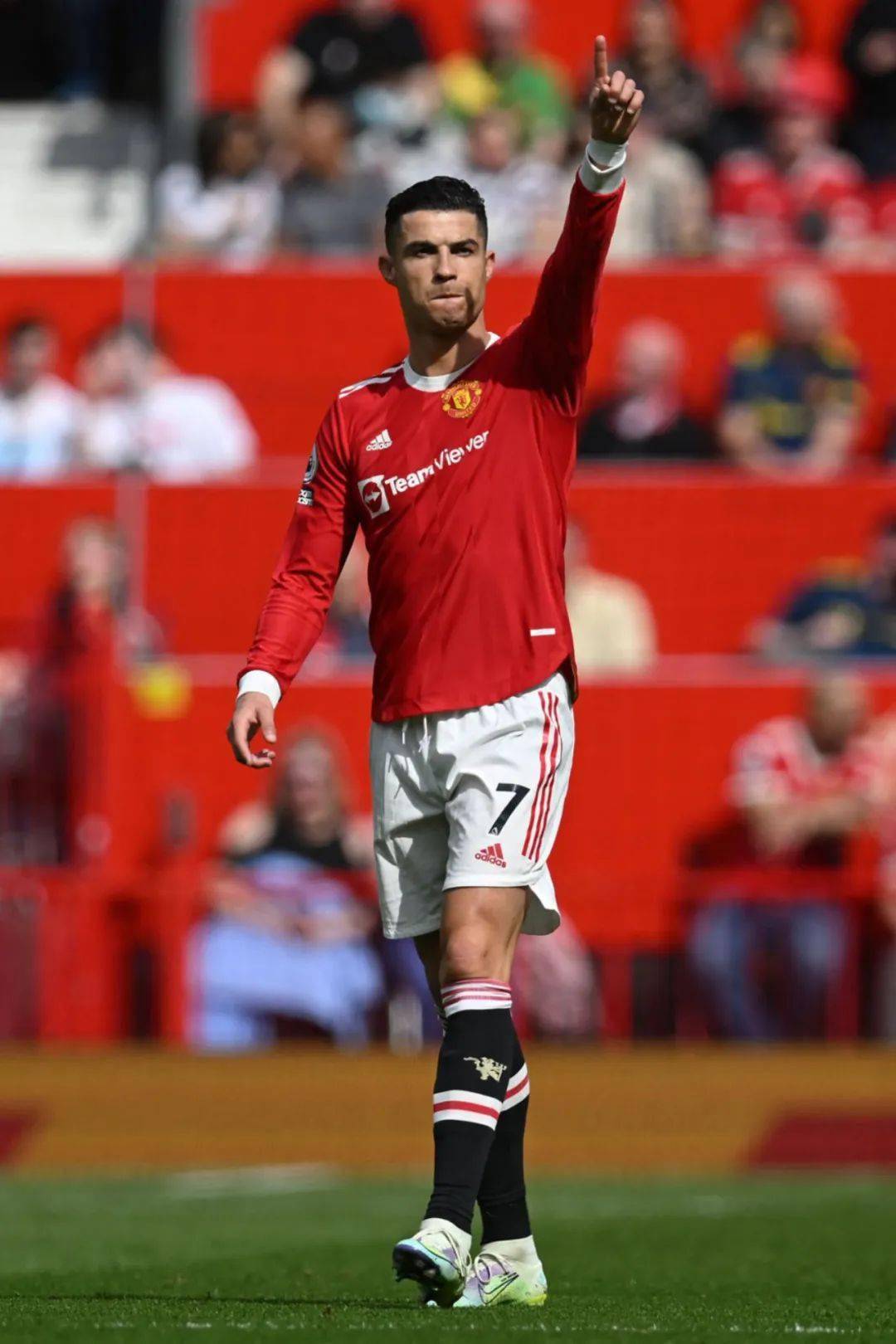 AYX SPORTS C罗新星突破纪录表现惊艳，曼联未来可期！